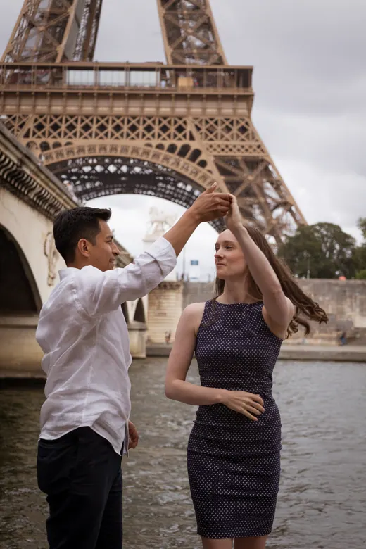 Photograph from the Couple — Bir-Hakeim, day session in Paris by Anna
