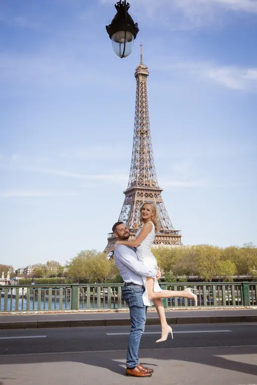 Couple photographed in Paris by Anna
