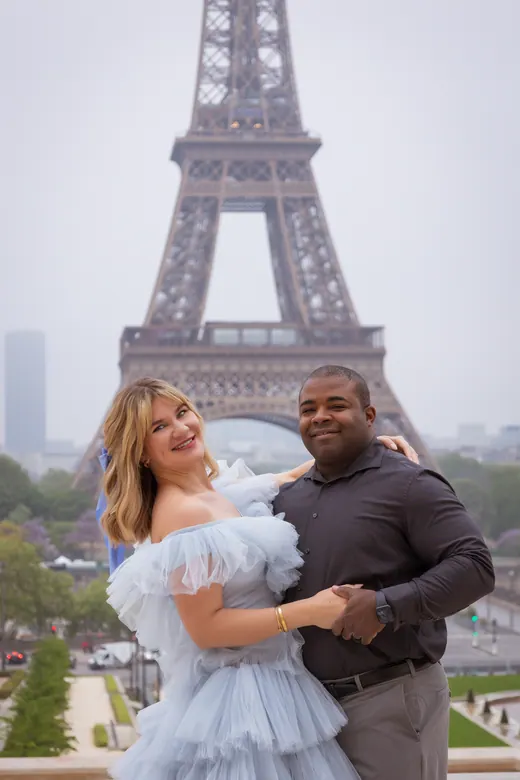 Photograph from the Blue tulle — Eiffel, day session in Paris by Anna