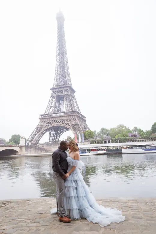 Photograph from the Blue tulle — Eiffel, day session in Paris by Anna