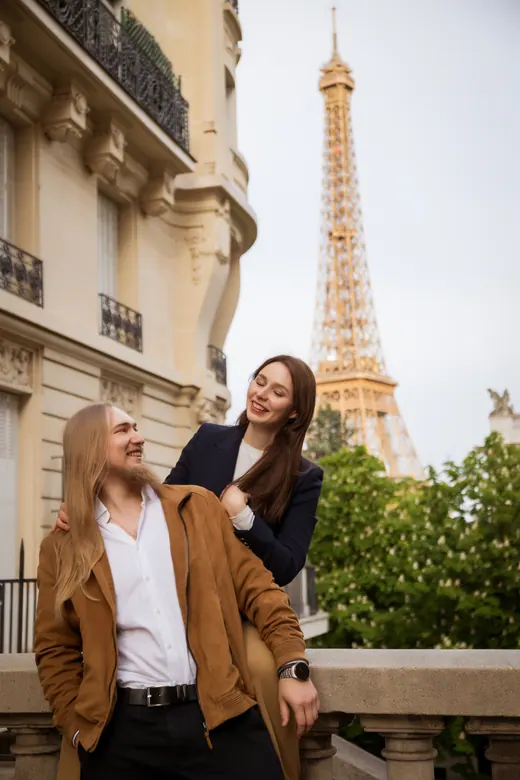 Photograph from the Couple — street, autumn session in Paris by Anna