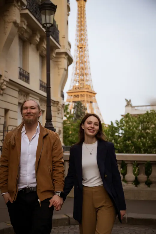 Photograph from the Couple — street, autumn session in Paris by Anna