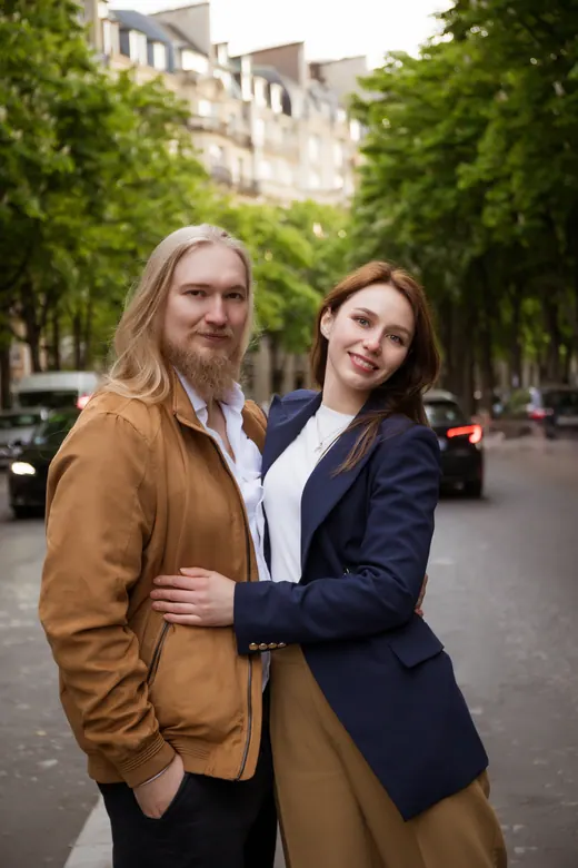 Photograph from the Couple — street, autumn session in Paris by Anna