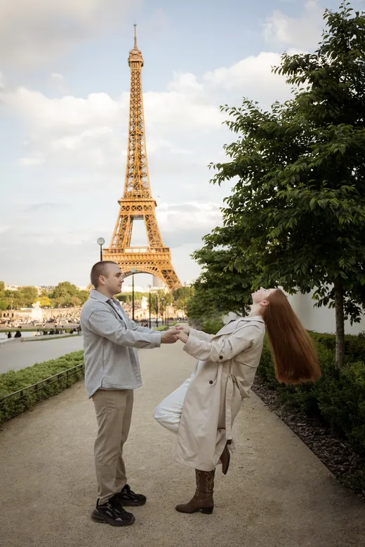 Couple photographed in Paris by Anna