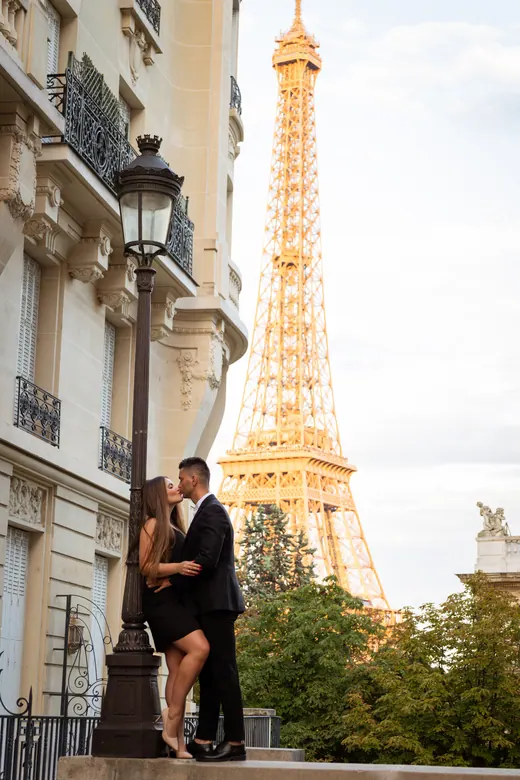 Couple photographed in Paris by Anna