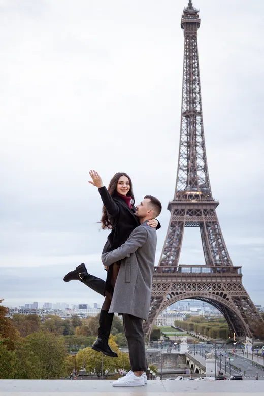 Couple photographed in Paris by Anna