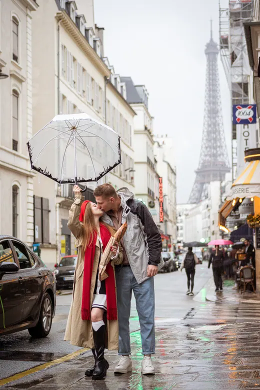 Couple photographed in Paris by Anna