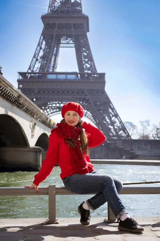 Photograph from the Family — red & balloons session in Paris by Anna