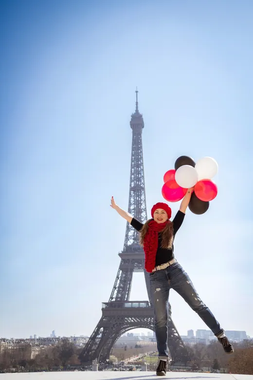 Photograph from the Family — red & balloons session in Paris by Anna