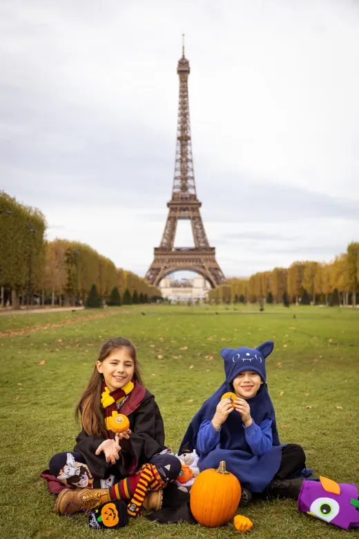 Family photo session in Paris by Anna