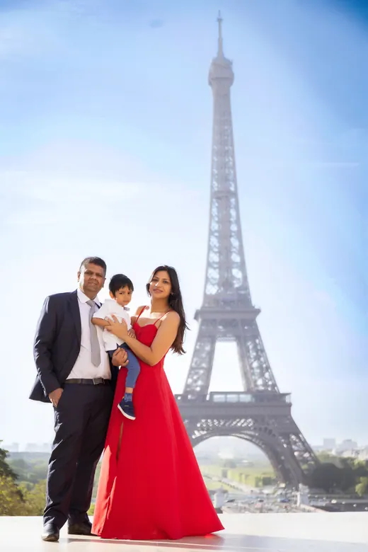 Family photo session in Paris by Anna