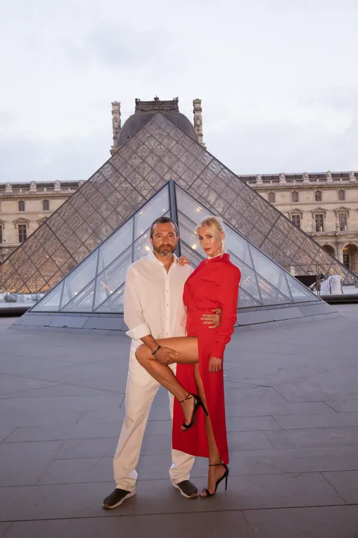 Photograph from the Family — Louvre pyramid session in Paris by Anna