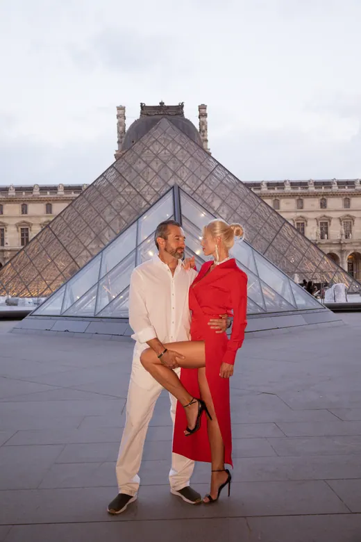 Photograph from the Family — Louvre pyramid session in Paris by Anna
