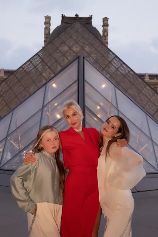 Photograph from the Family — Louvre pyramid session in Paris by Anna