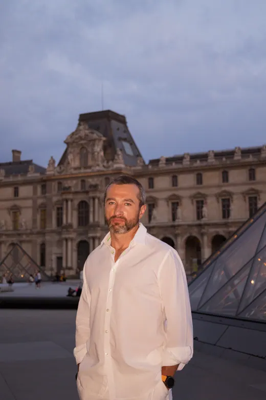 Photograph from the Family — Louvre pyramid session in Paris by Anna