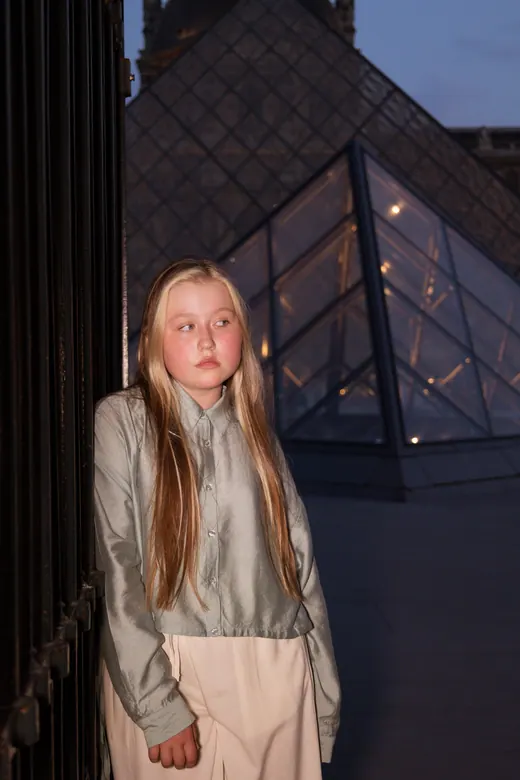 Photograph from the Family — Louvre pyramid session in Paris by Anna