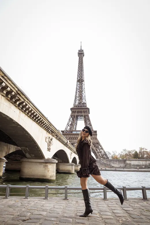Photograph from the Black coat — street session in Paris by Anna