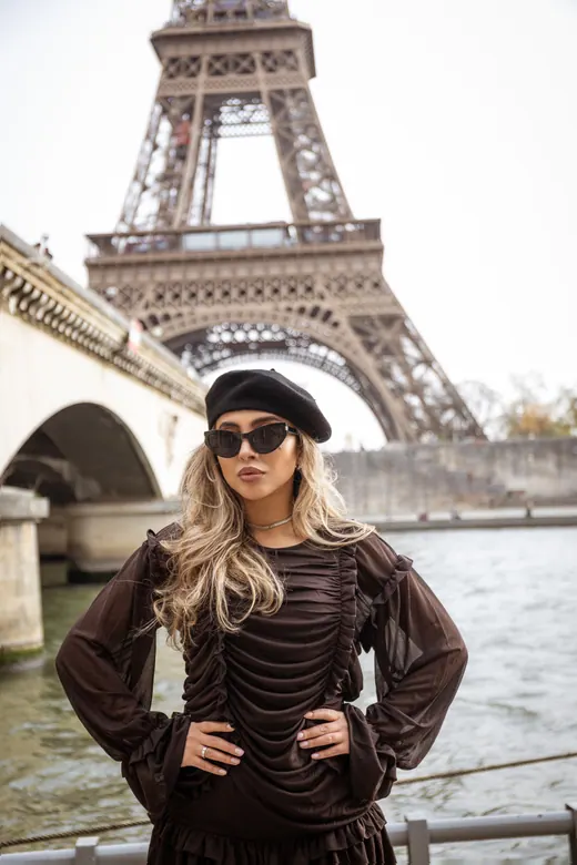 Photograph from the Black coat — street session in Paris by Anna