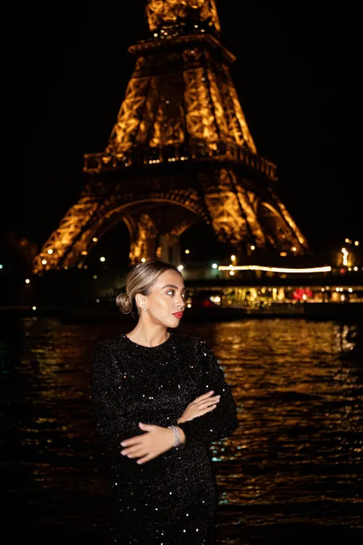 Photograph from the Black coat — street session in Paris by Anna