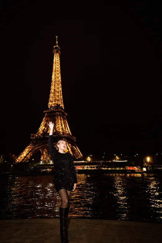 Photograph from the Black coat — street session in Paris by Anna