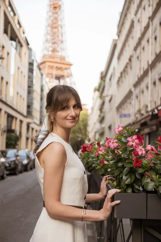 Photograph from the Beige skirt — street, day session in Paris by Anna
