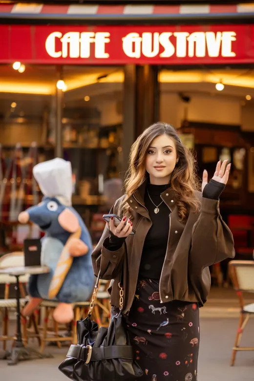 Photograph from the Brown coat — café & flowers session in Paris by Anna