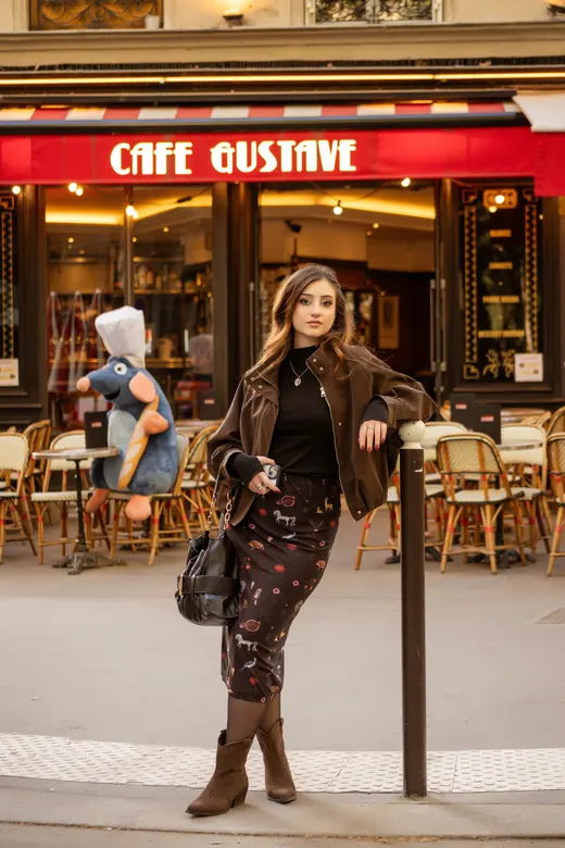 Photograph from the Brown coat — café & flowers session in Paris by Anna