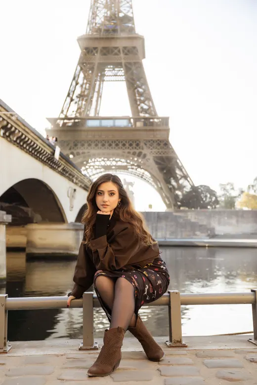 Photograph from the Brown coat — café & flowers session in Paris by Anna