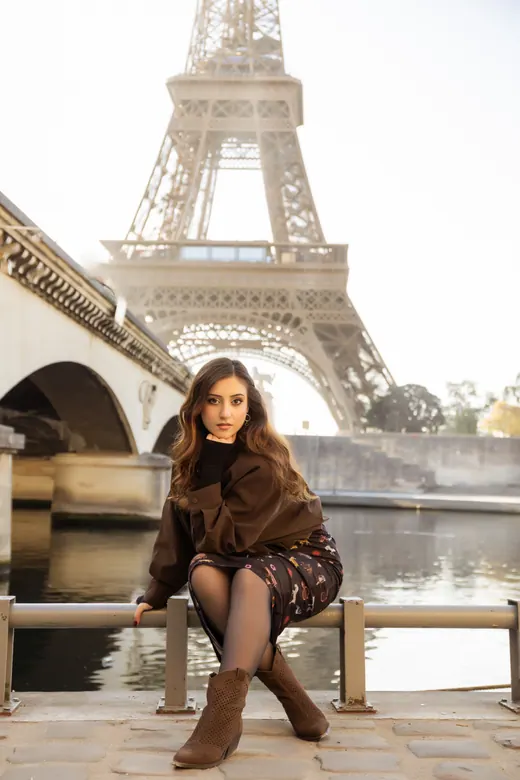 Photograph from the Brown coat — café & flowers session in Paris by Anna