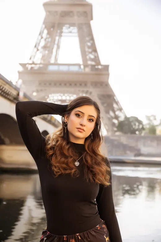 Solo portrait session in Paris by Anna