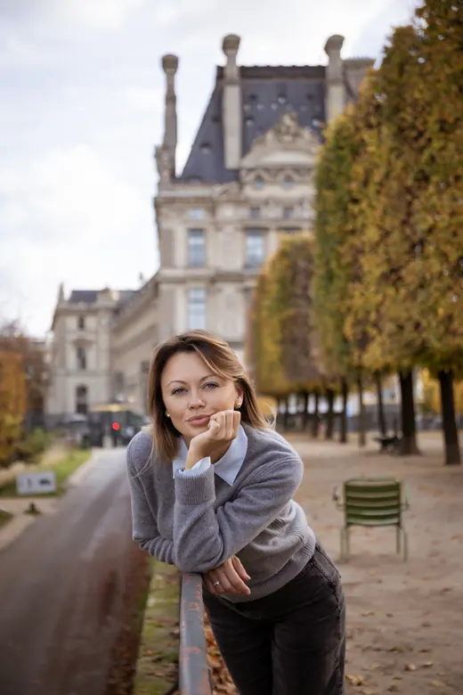 Solo portrait session in Paris by Anna