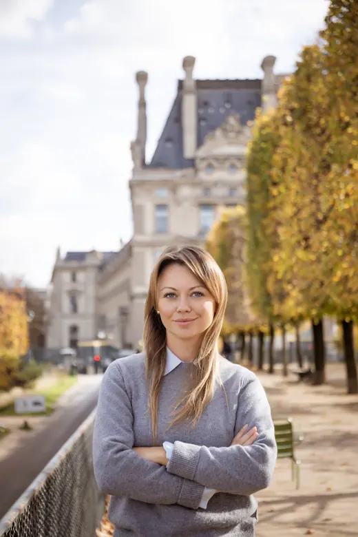 Photograph from the Grey suit — Tuileries session in Paris by Anna