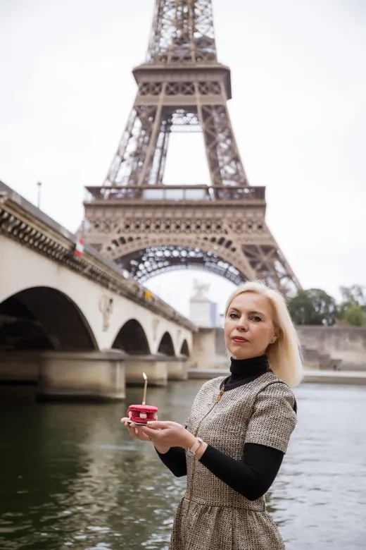 Photograph from the Green jacket — Trocadéro session in Paris by Anna