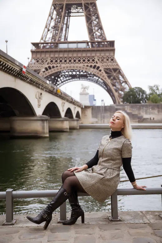 Photograph from the Green jacket — Trocadéro session in Paris by Anna