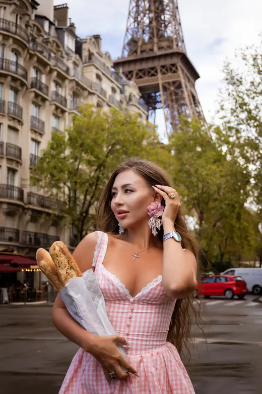 Photograph from the Pink dress — jump session in Paris by Anna
