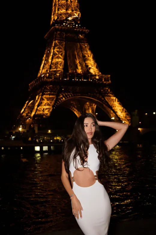 Photograph from the White cut-out — night session in Paris by Anna