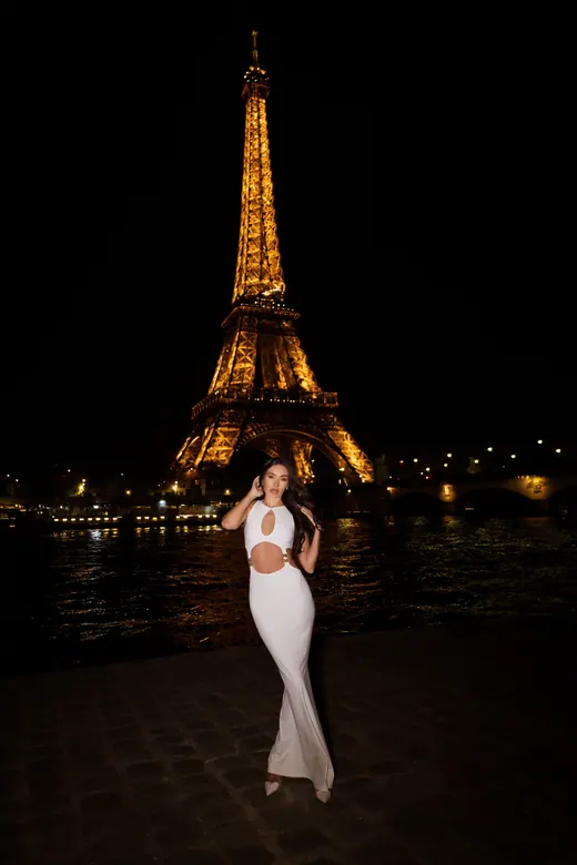 Photograph from the White cut-out — night session in Paris by Anna
