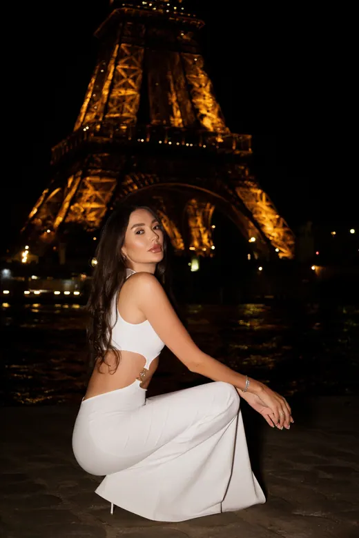 Photograph from the White cut-out — night session in Paris by Anna