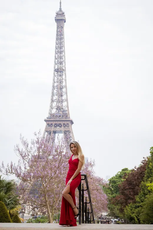Photograph from the Black dress — colonnade session in Paris by Anna