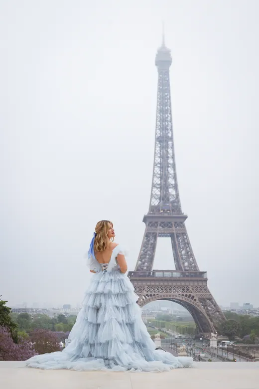 Photograph from the Blue tulle — Eiffel, day session in Paris by Anna