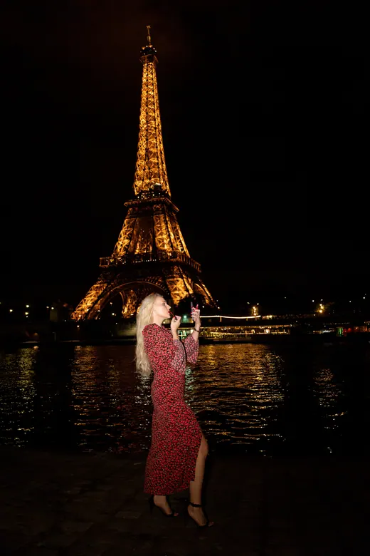 Photograph from the Red print — night session in Paris by Anna
