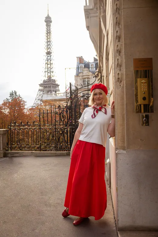 Photograph from the Red skirt — beret session in Paris by Anna