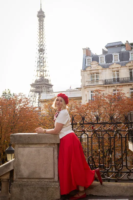 Photograph from the Red skirt — beret session in Paris by Anna