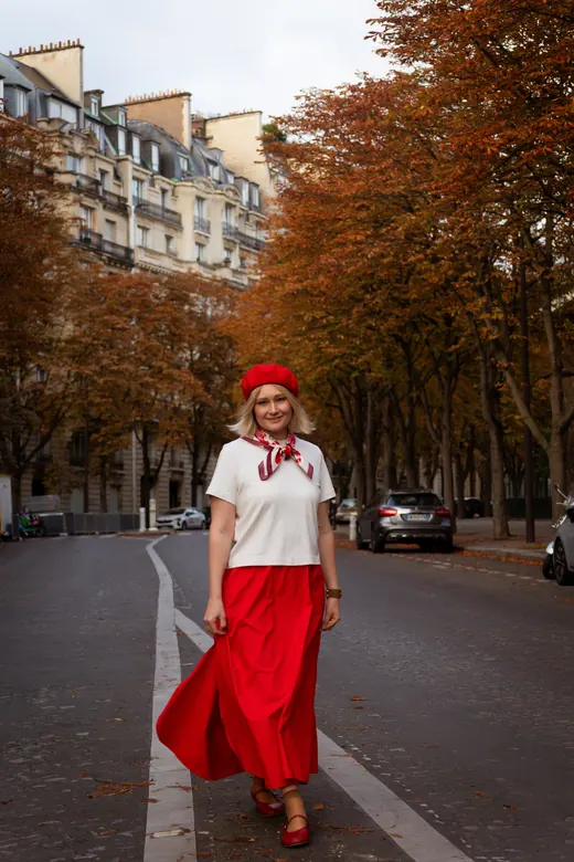 Photograph from the Red skirt — beret session in Paris by Anna
