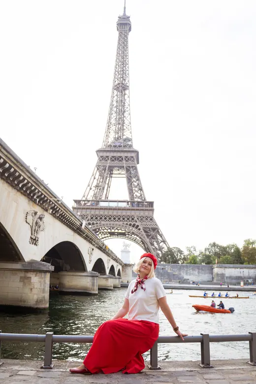 Photograph from the Red skirt — beret session in Paris by Anna