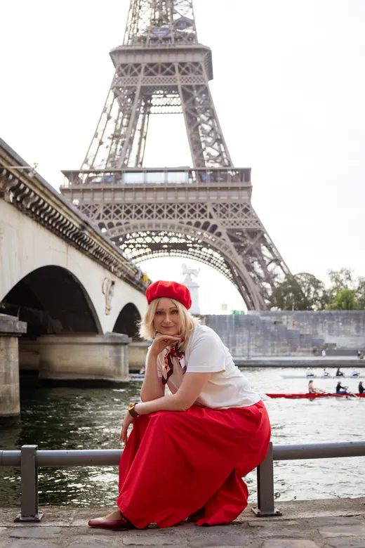 Photograph from the Red skirt — beret session in Paris by Anna
