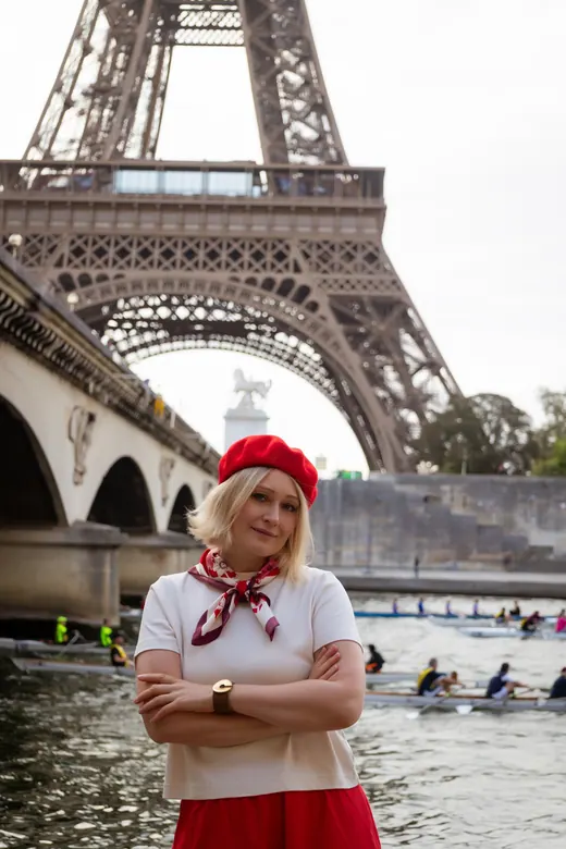 Photograph from the Red skirt — beret session in Paris by Anna