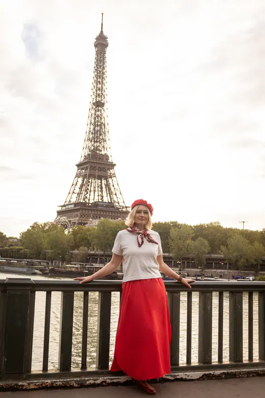 Photograph from the Red skirt — beret session in Paris by Anna