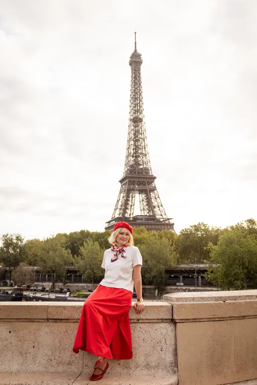 Photograph from the Red skirt — beret session in Paris by Anna