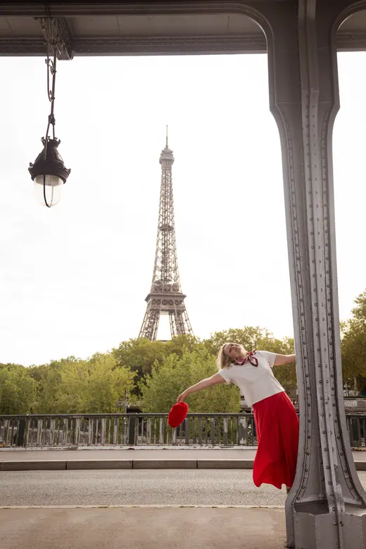 Photograph from the Red skirt — beret session in Paris by Anna
